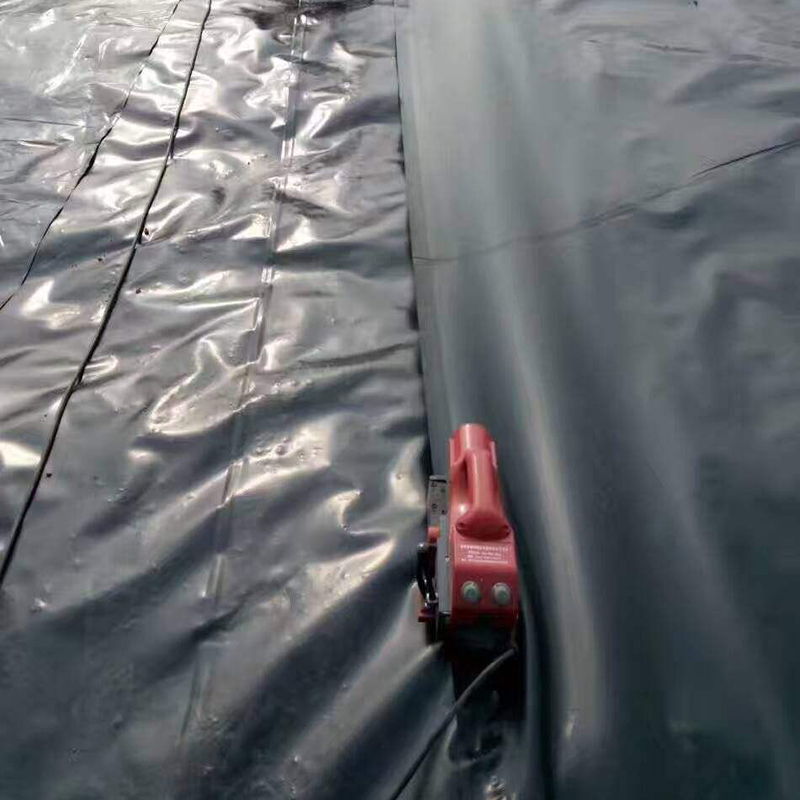 復合土工膜怎樣減少接縫數量？